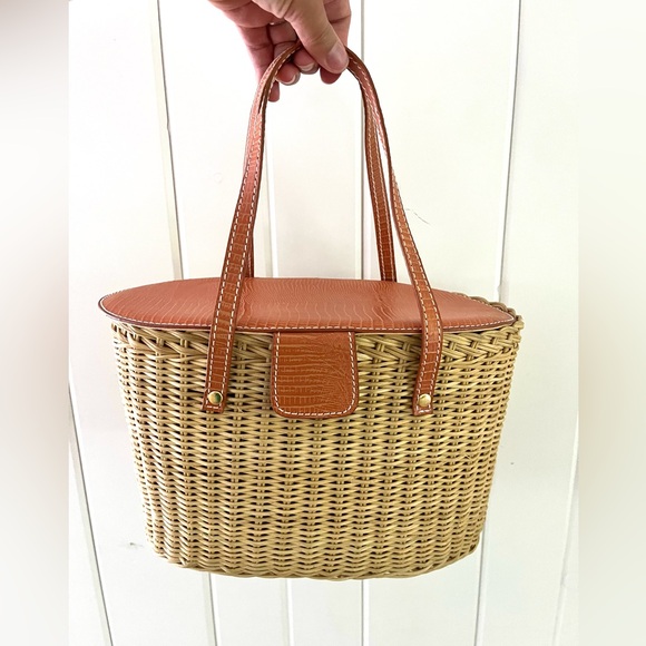 Bath & Body Works Handbags - Bath & Bodyworks Elegant Tan Woven Wicker Tote Bag